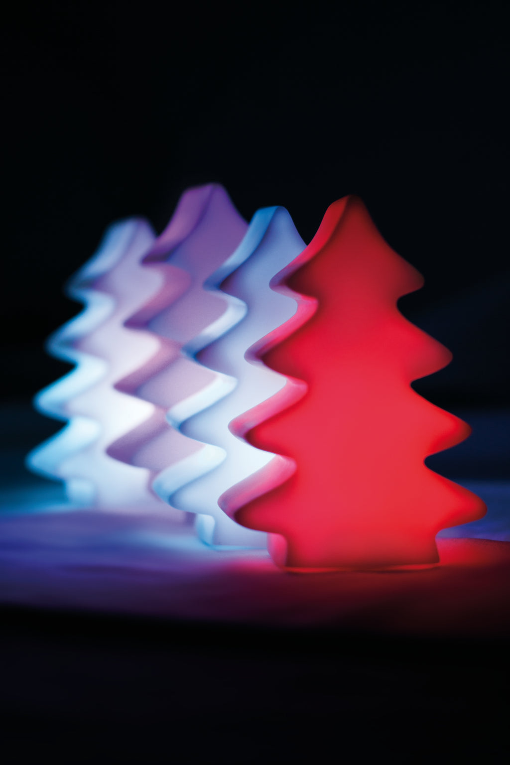 Luminițe în formă de brăduț.