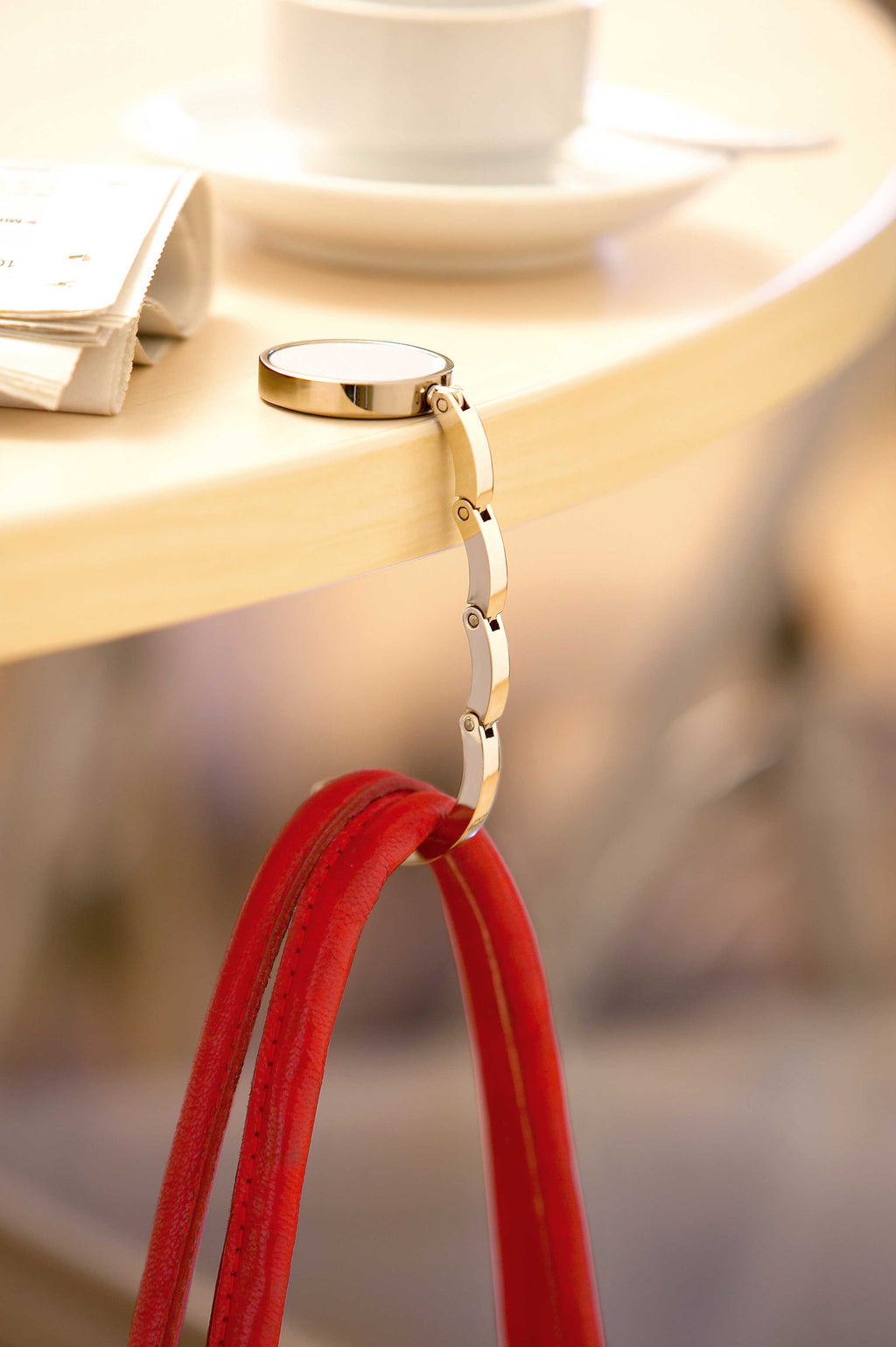 Dispozitiv de agăţat poşeta