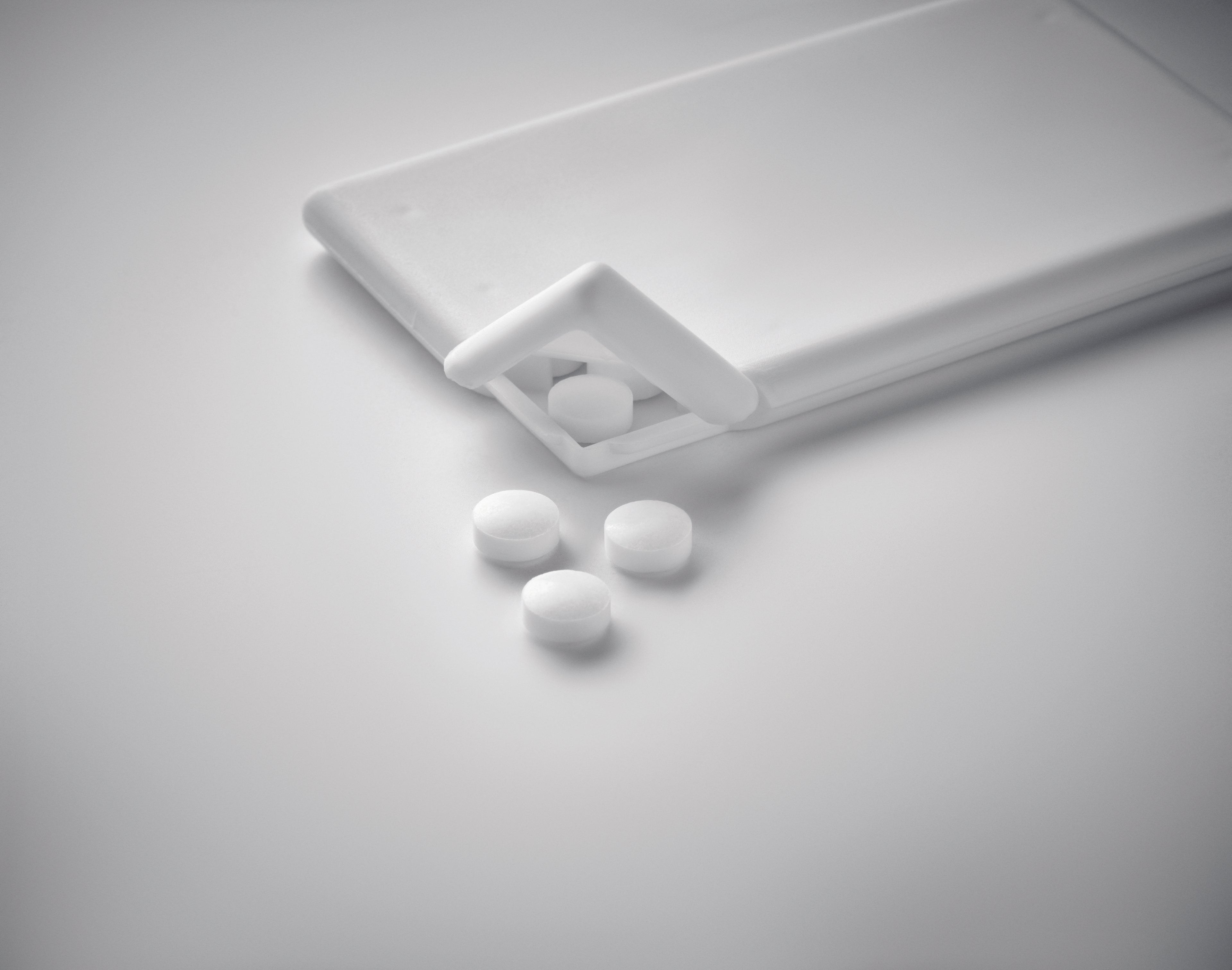 Cutie dropsuri de mentă