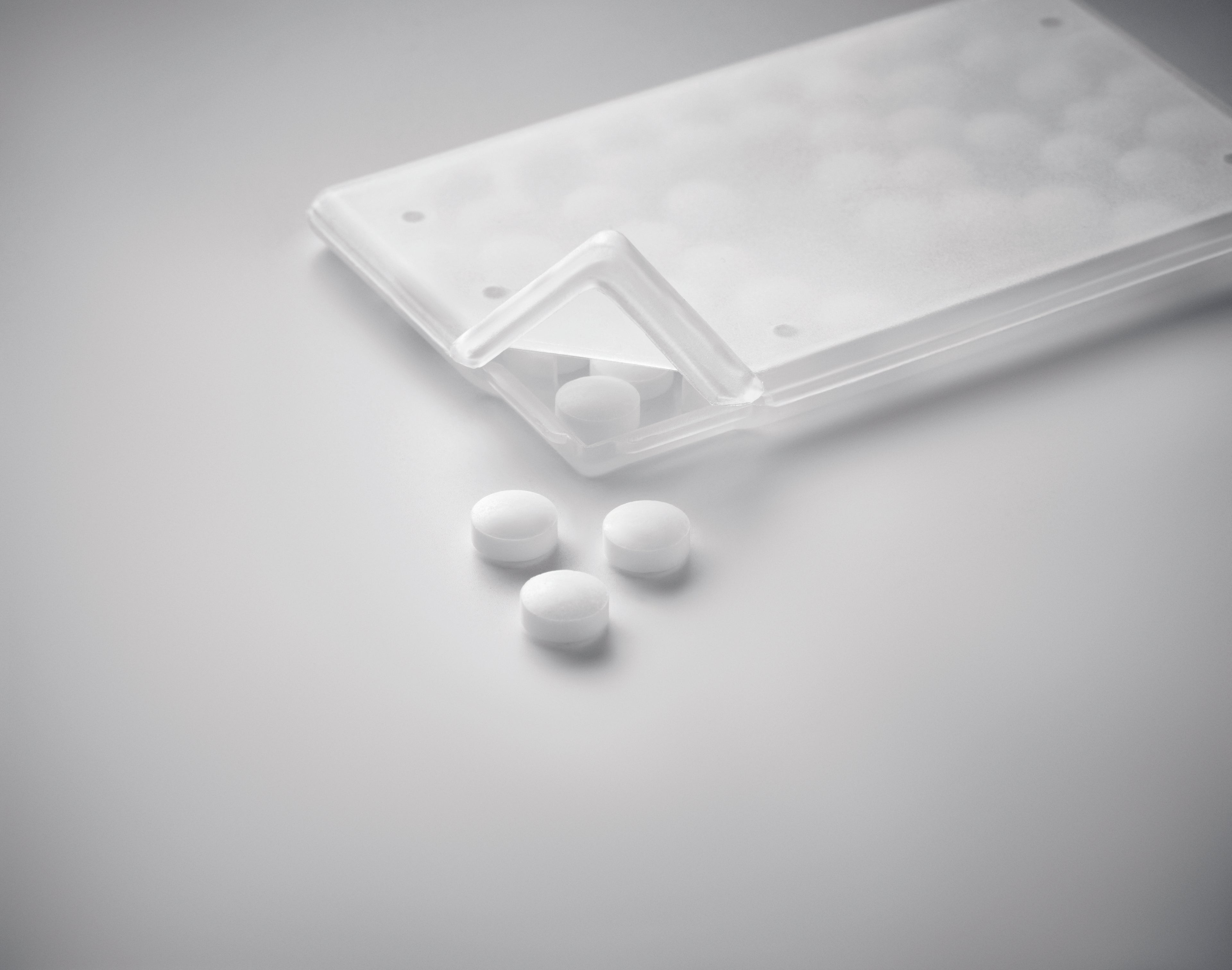 Cutie dropsuri de mentă