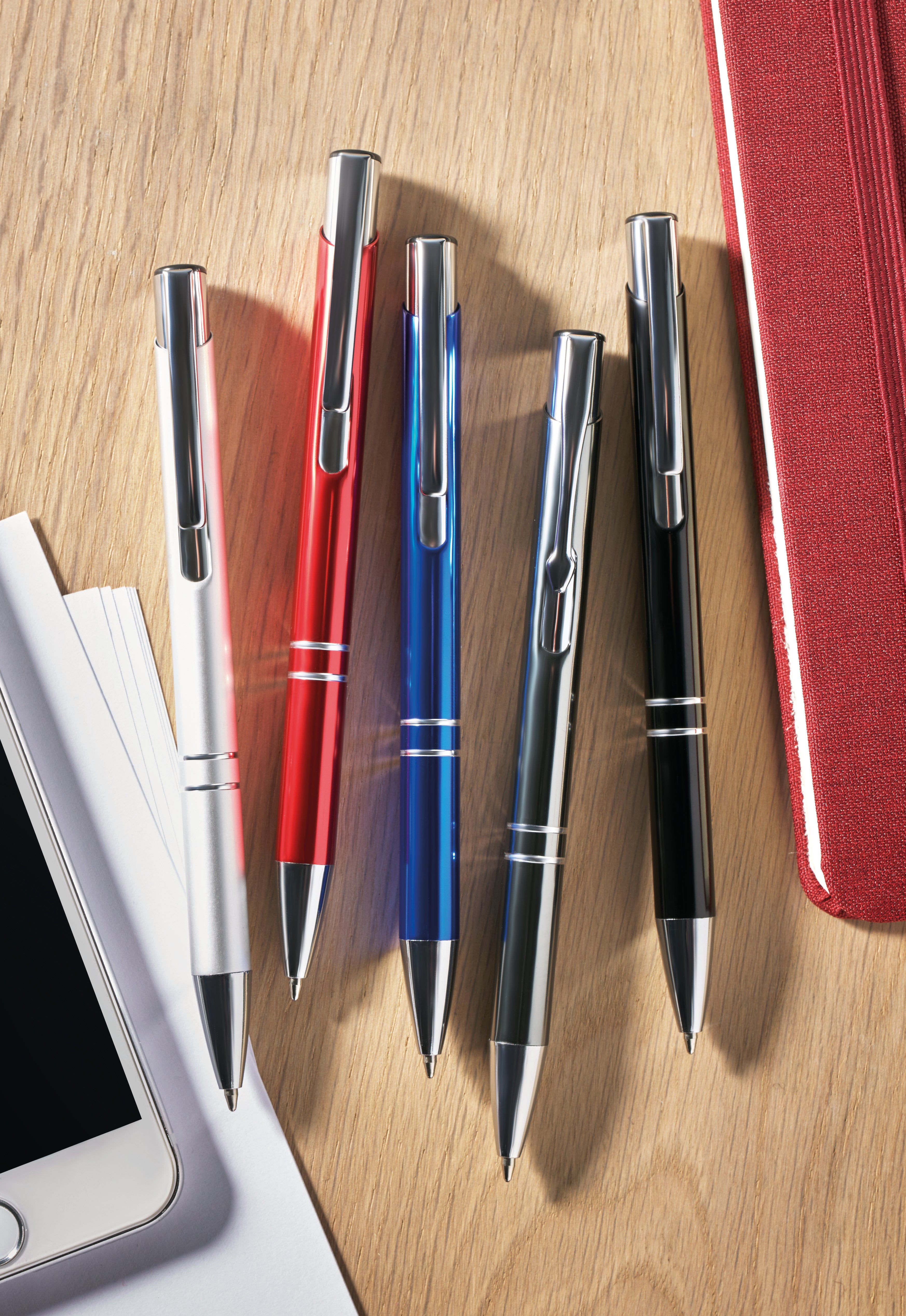 Pix cu buton cu mină neagră.