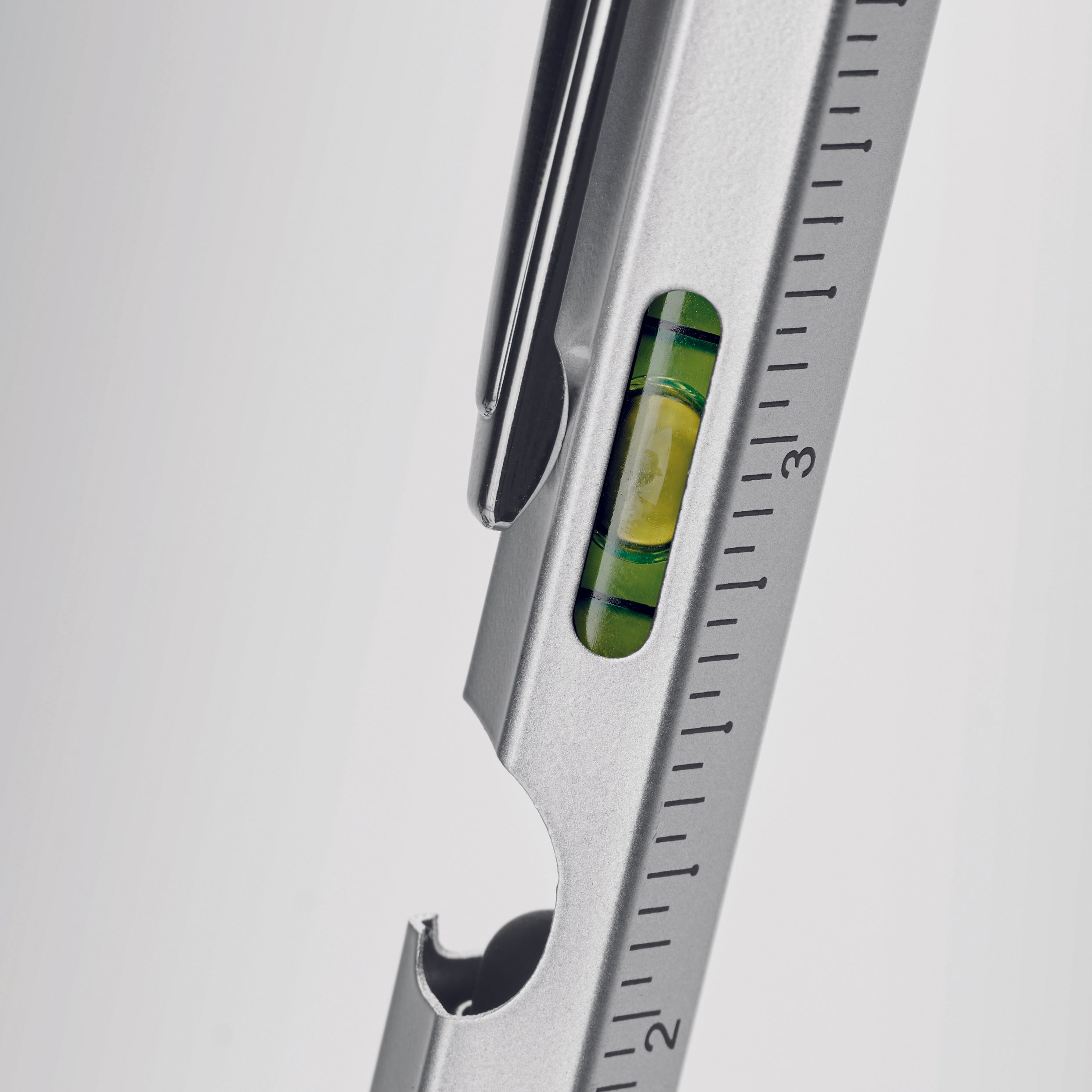 Pix cu nivel cu boloboc și riglă