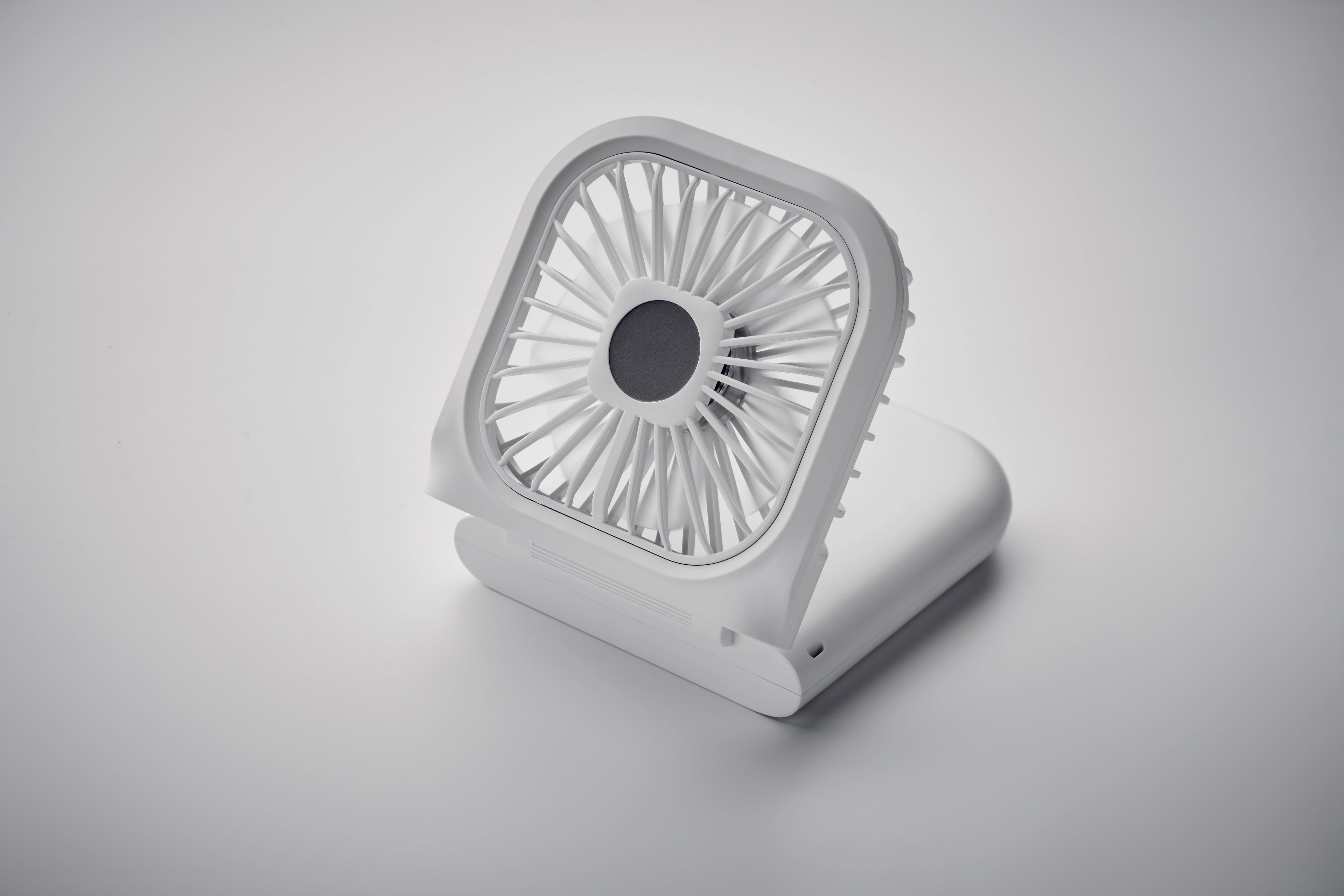 Ventilator portabil pliabil/ de