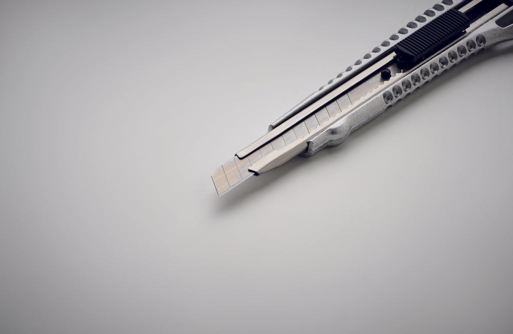 Cuțit retractabil din aluminiu