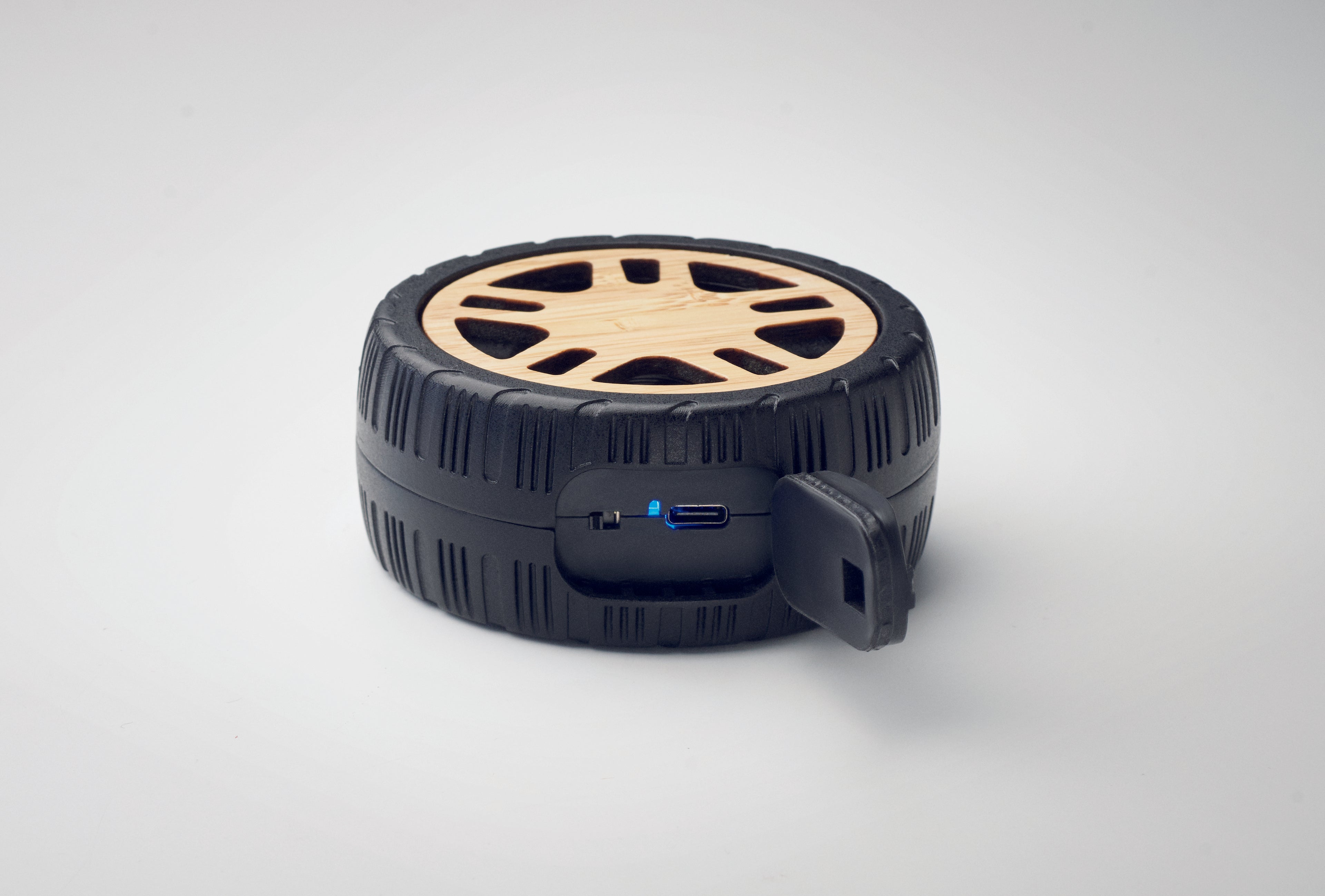 Boxă wireless în formă de anvel