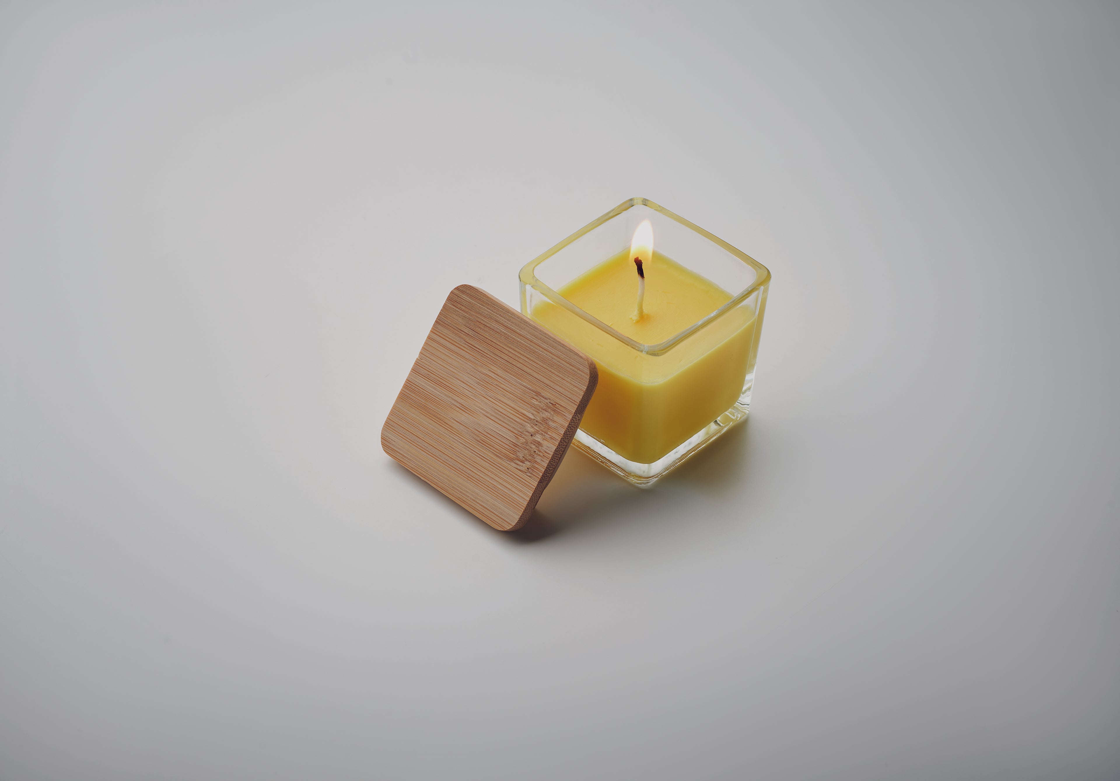 Lumânare parfumată pătrată 50gr