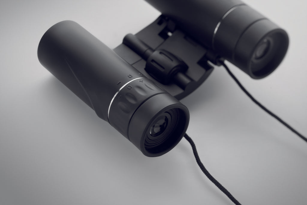 Binoclu compact și ușor