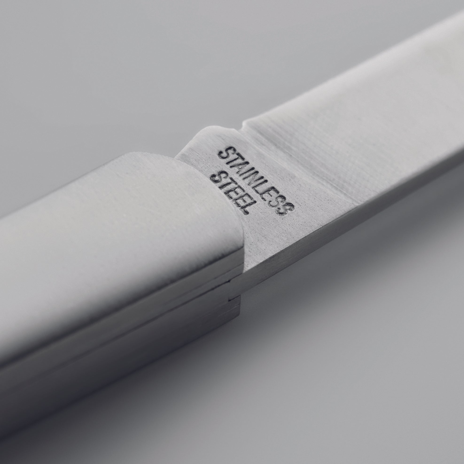 Cuțit pliabil din salcâm