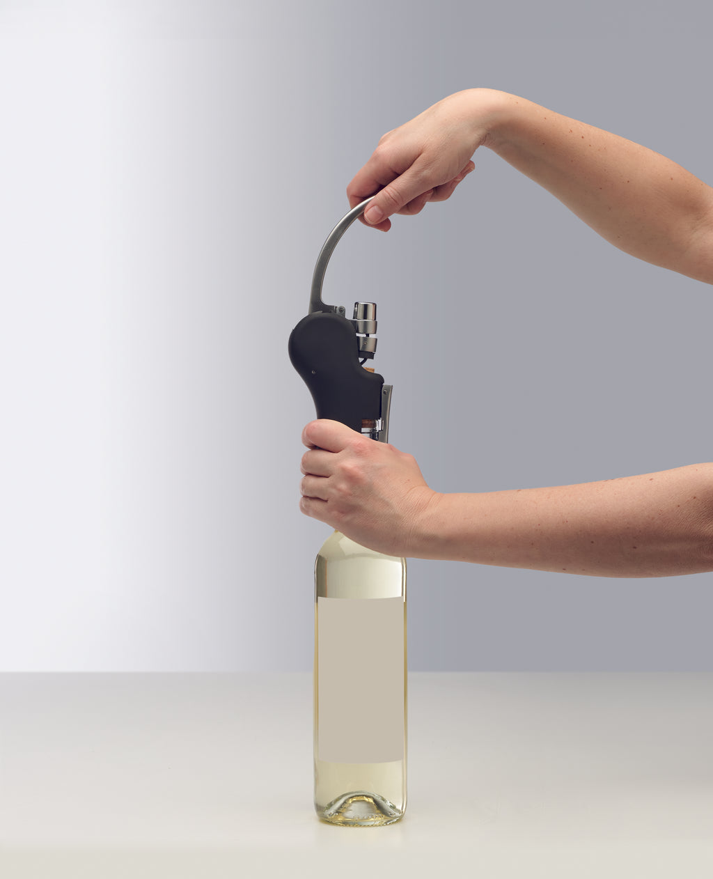 Tirbușon cu pârghie automată