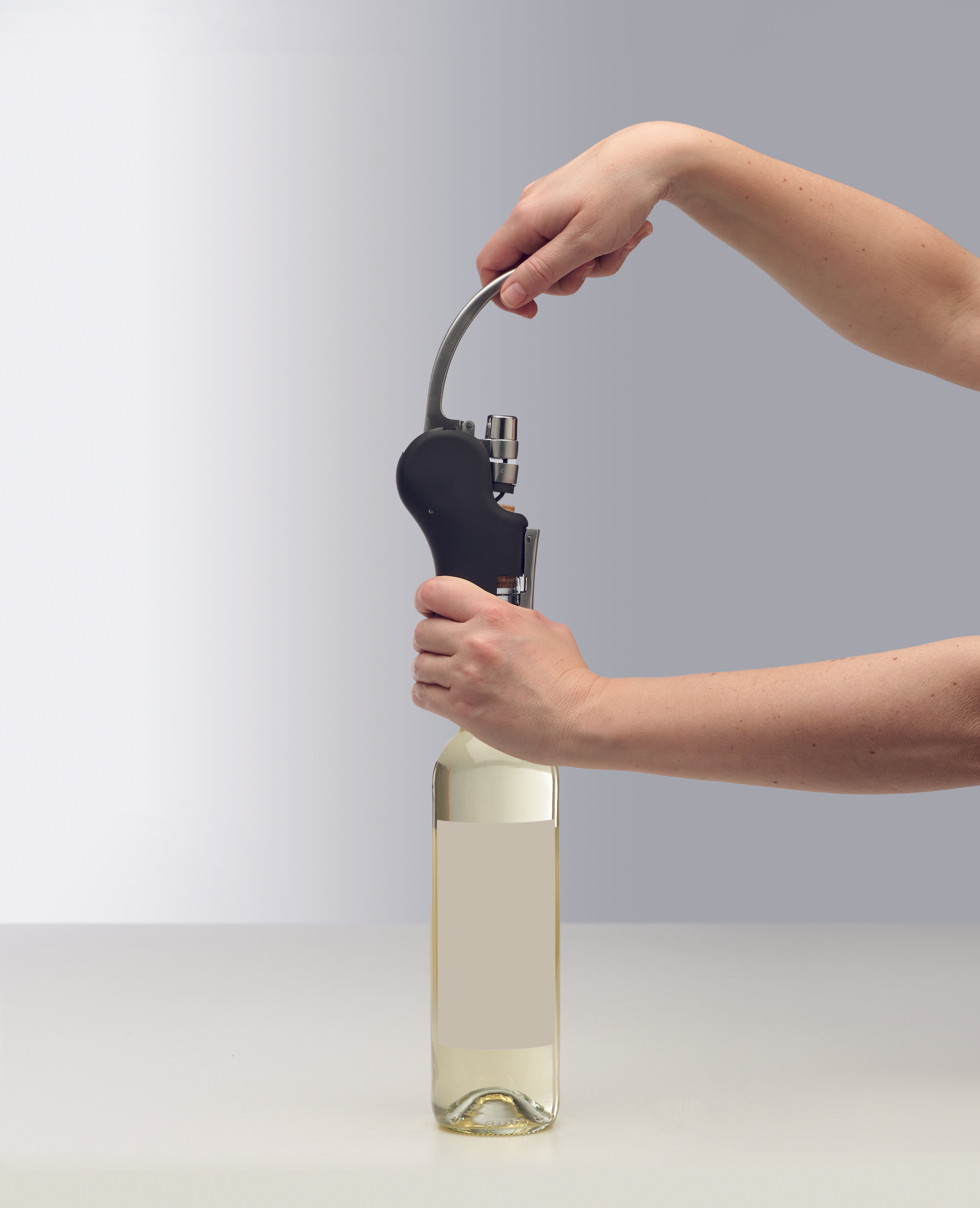 Tirbușon cu pârghie automată