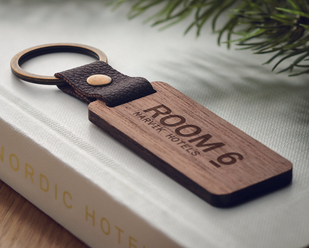 Breloc din nuc și PU