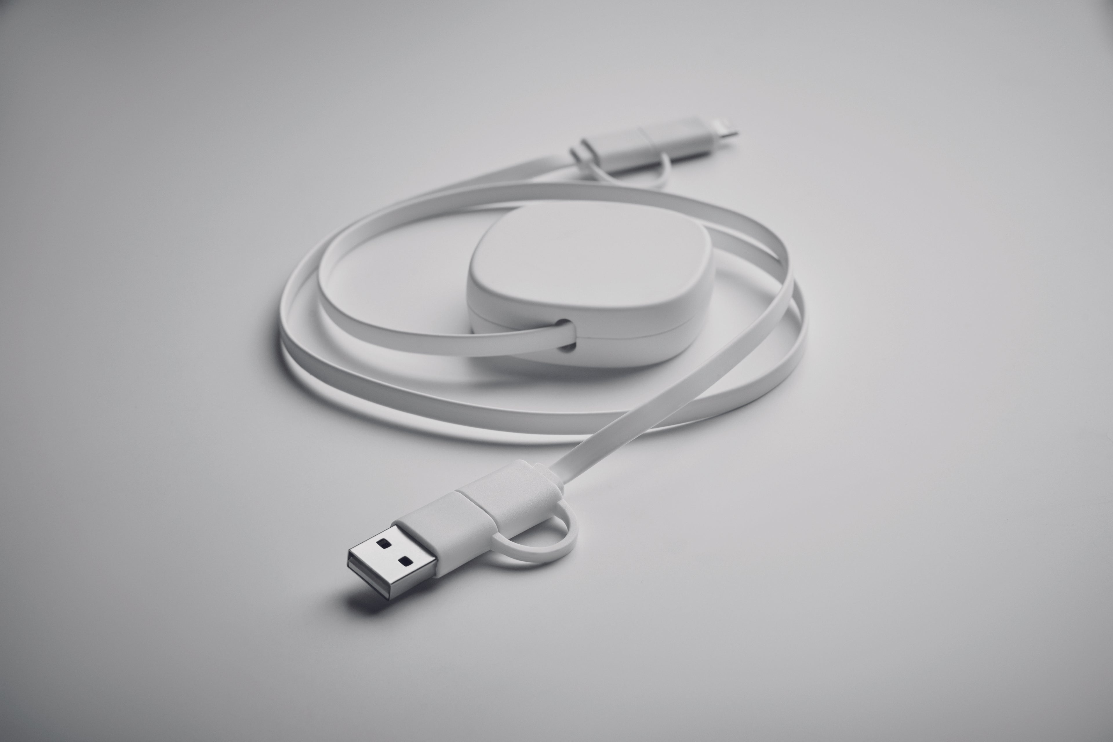 Cablu de încărcare retractabil