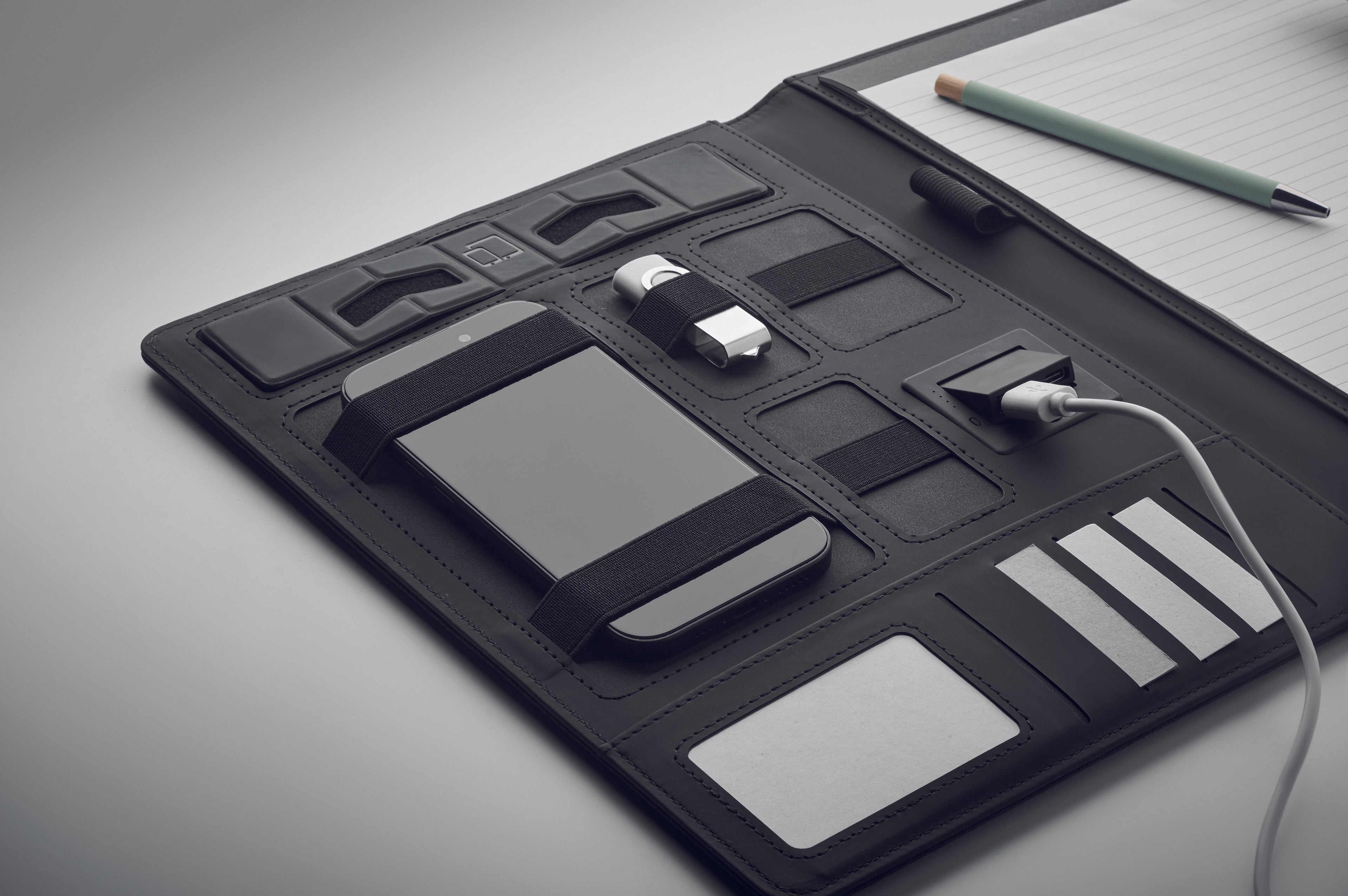 Dosar A4 cu încărcător wireless