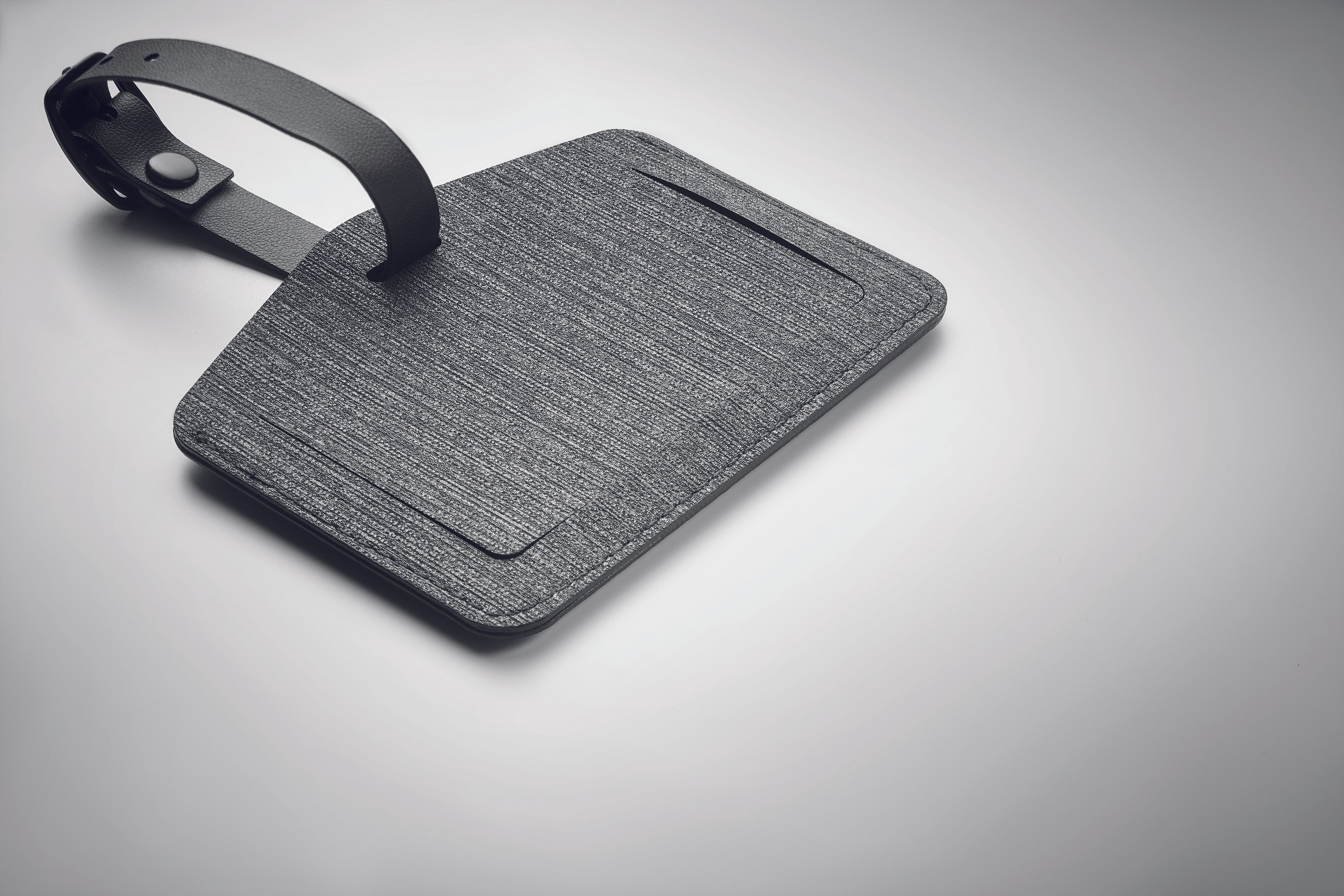 Etichetă anti-pierdere bagaje