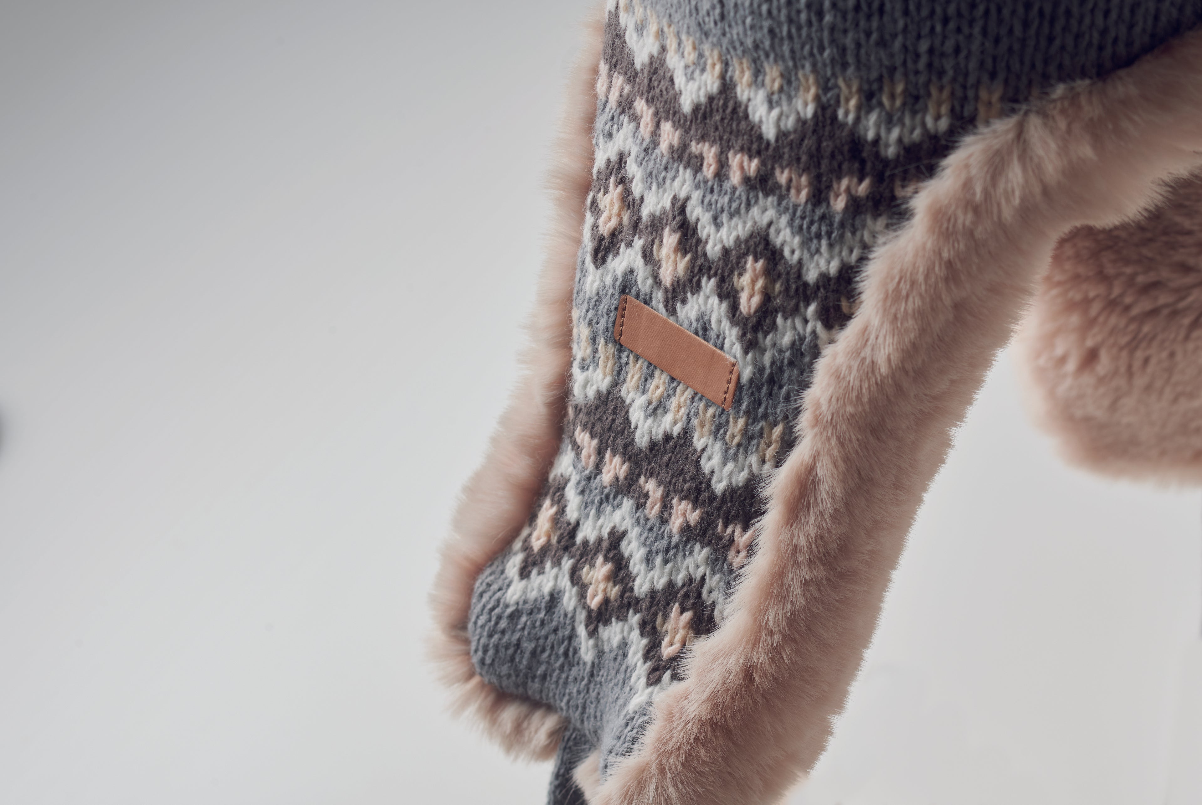 Căciulă tricotată cu urechi