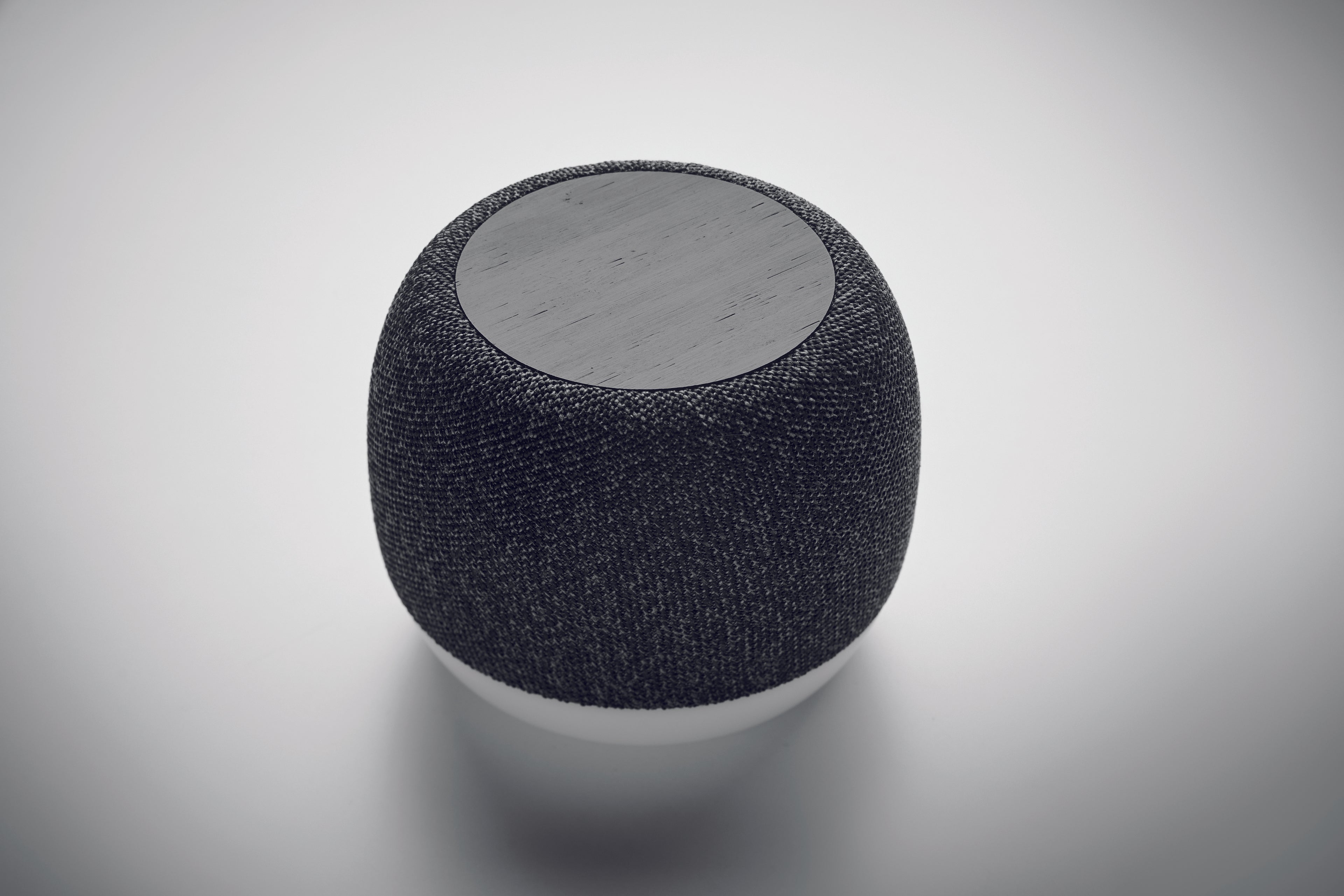 Încărcător 15W cu boxă