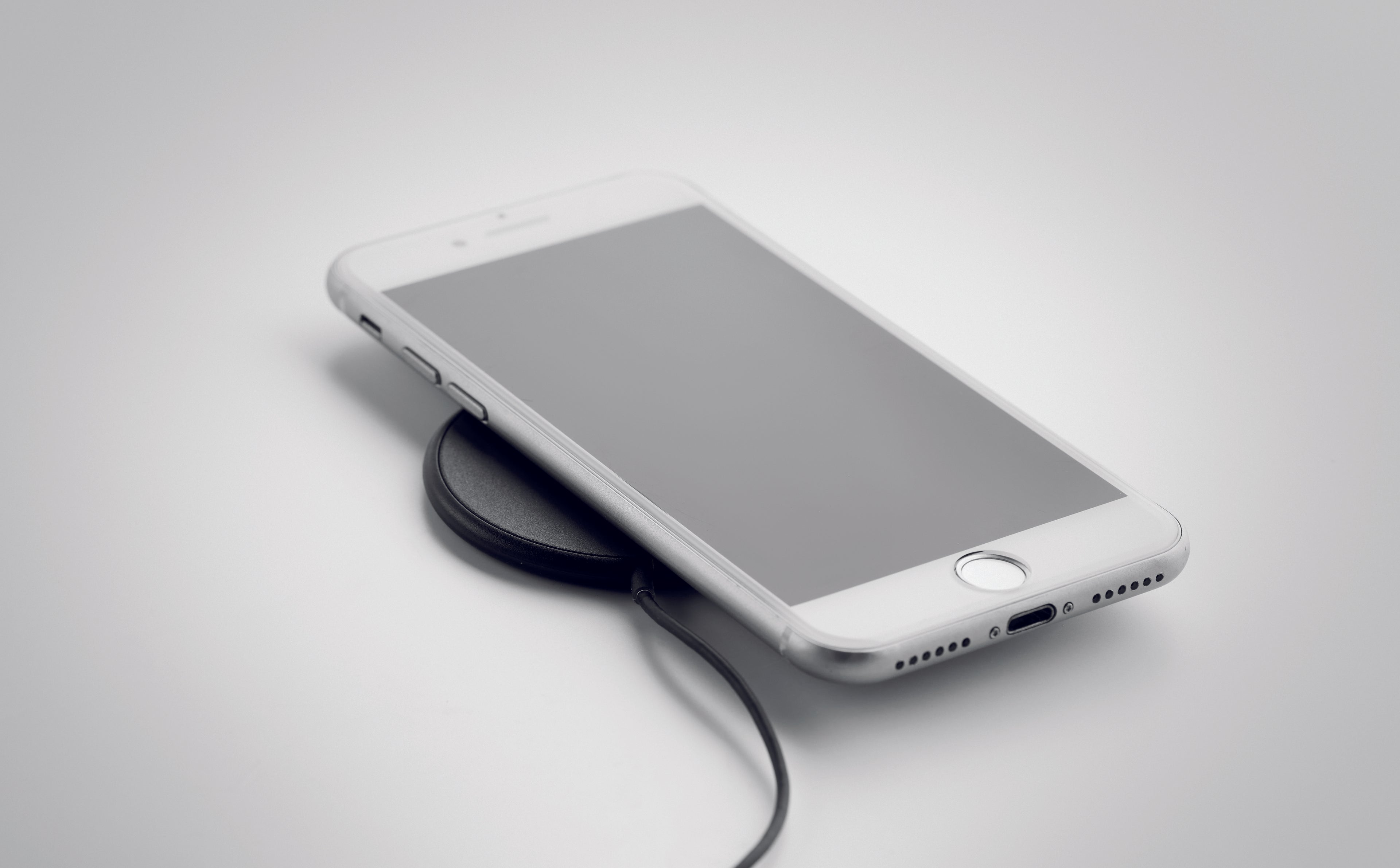 Încărcător magnetic fără fir