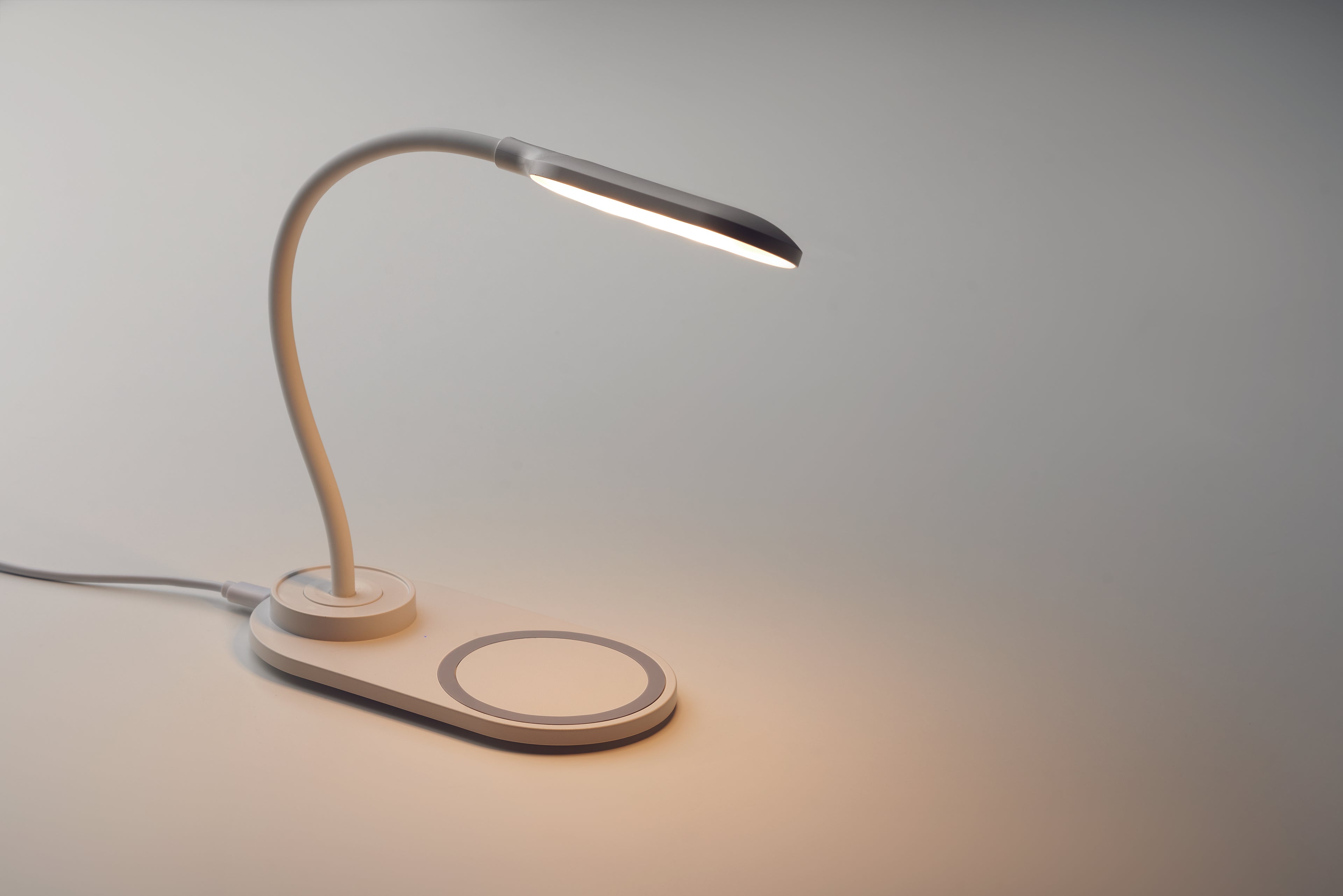 Lampă de birou și încărcător