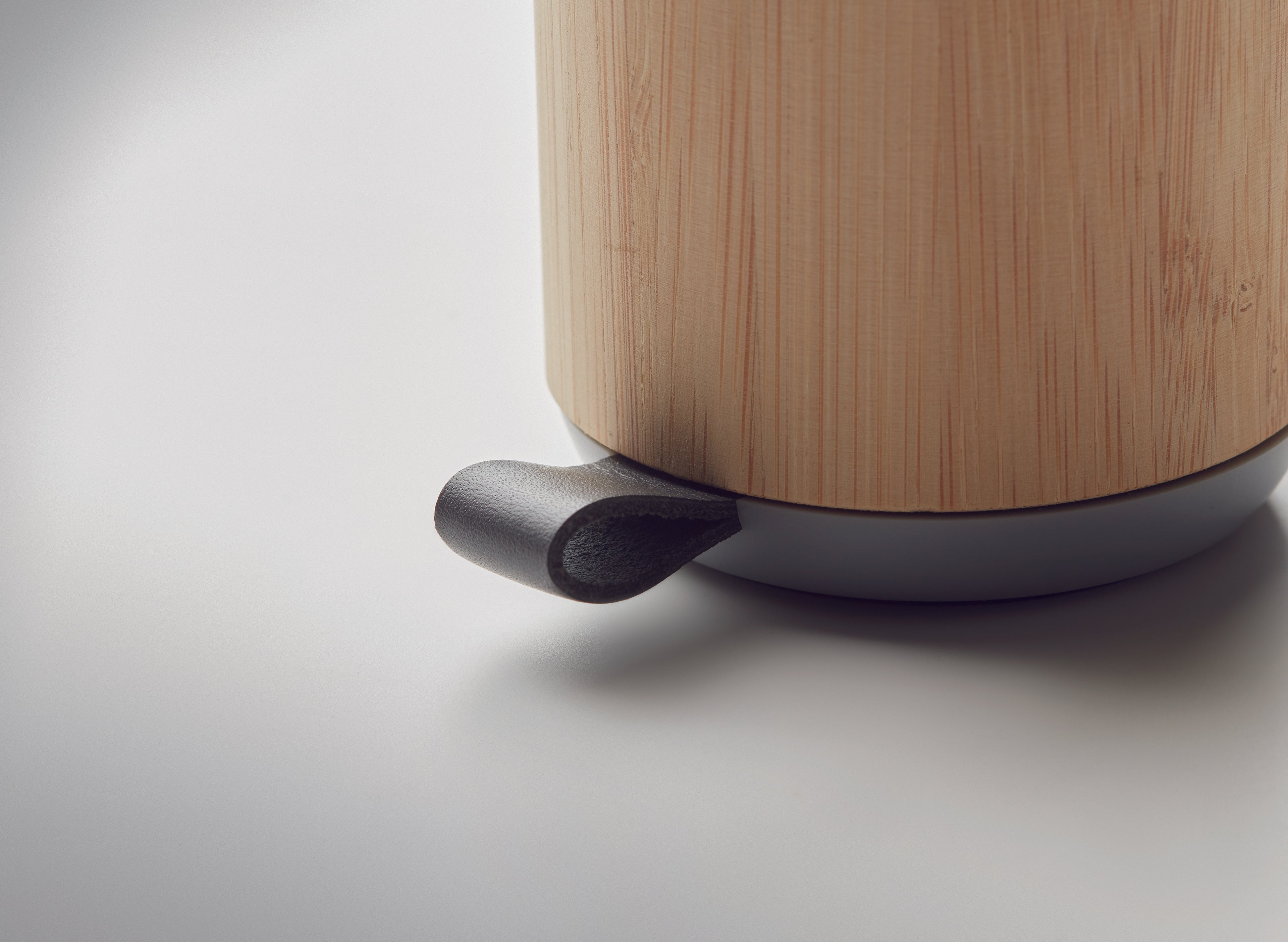 Boxă wireless din bambus 5.3