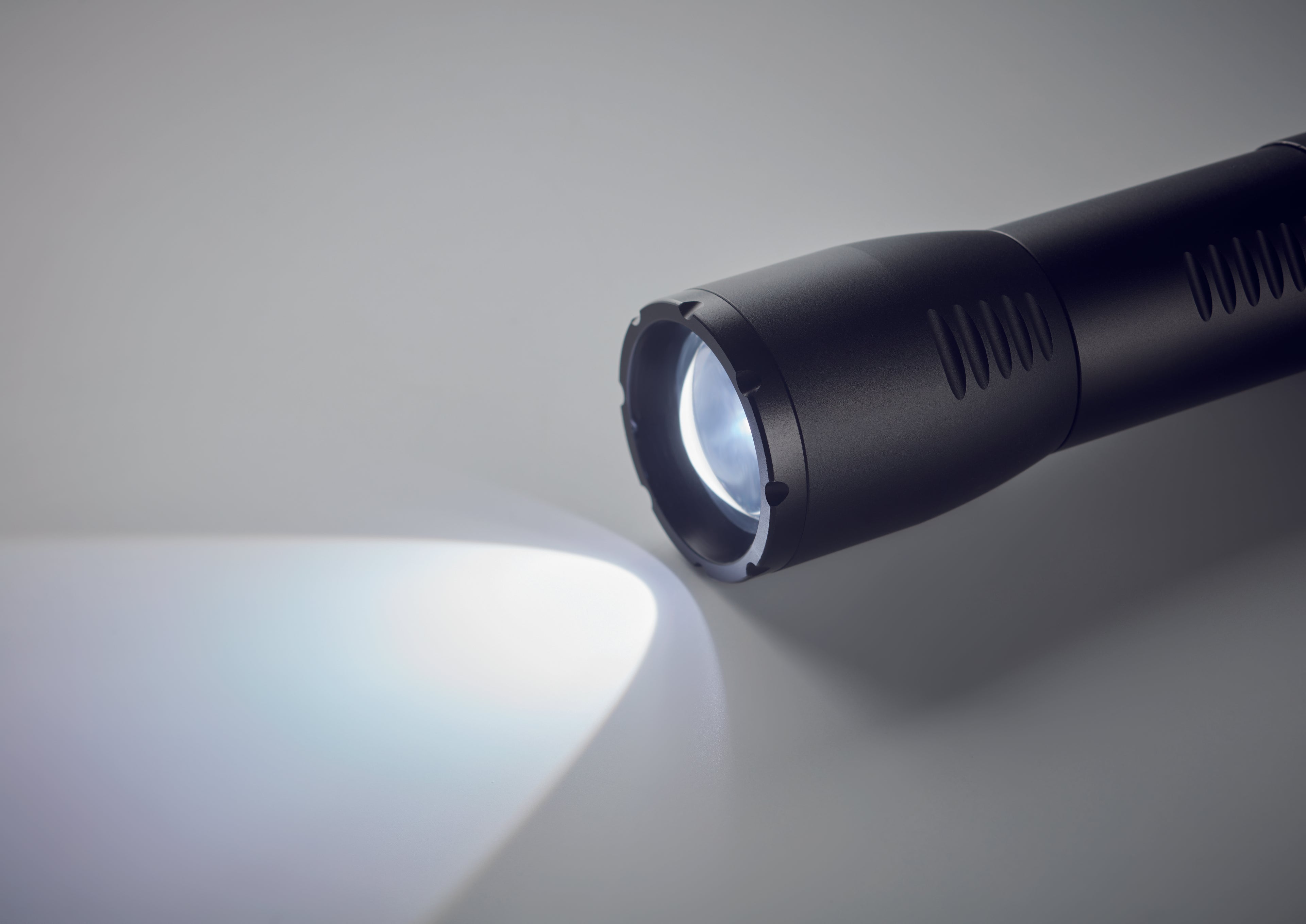 Lanternă LED mică din aluminiu