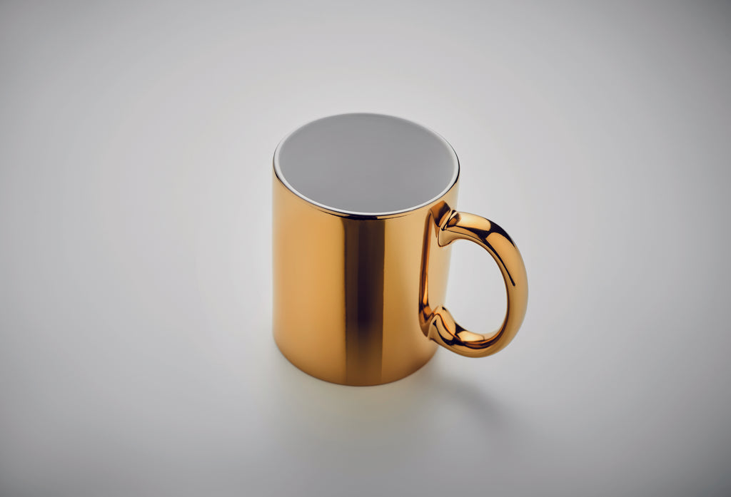 Cană metalică din ceramică