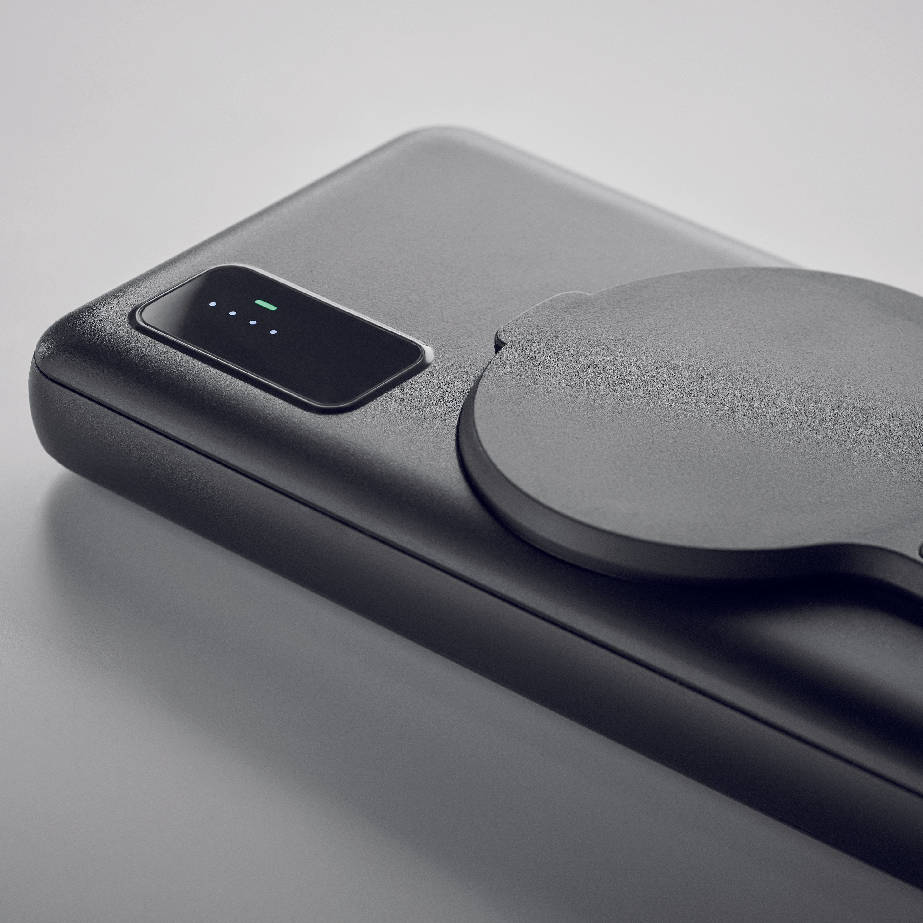 Încărcător wireless magnetic 15