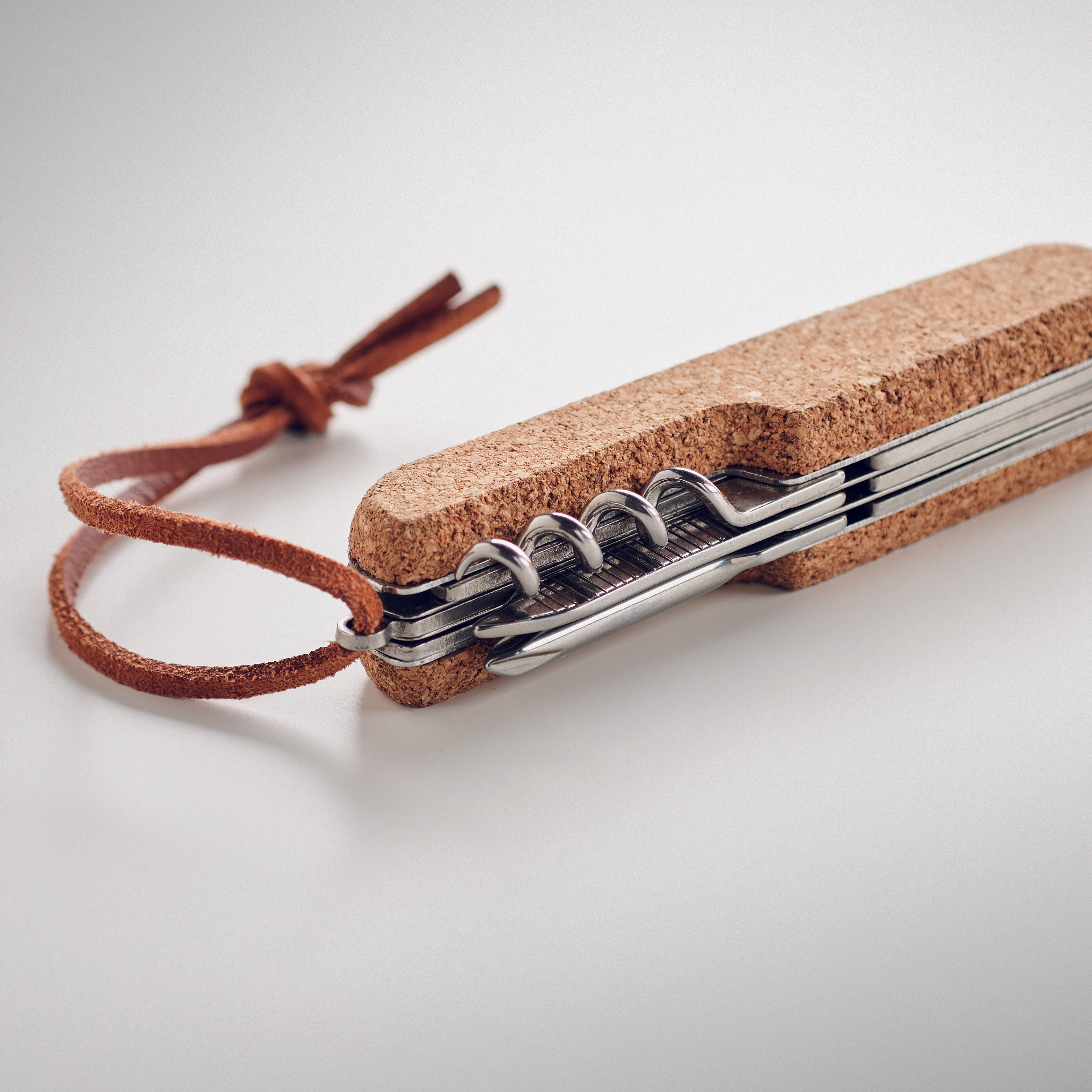 Briceag cu inserții plută