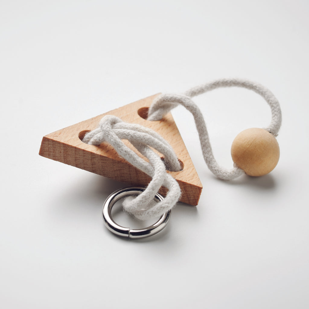 Triunghi din lemn brainteaser