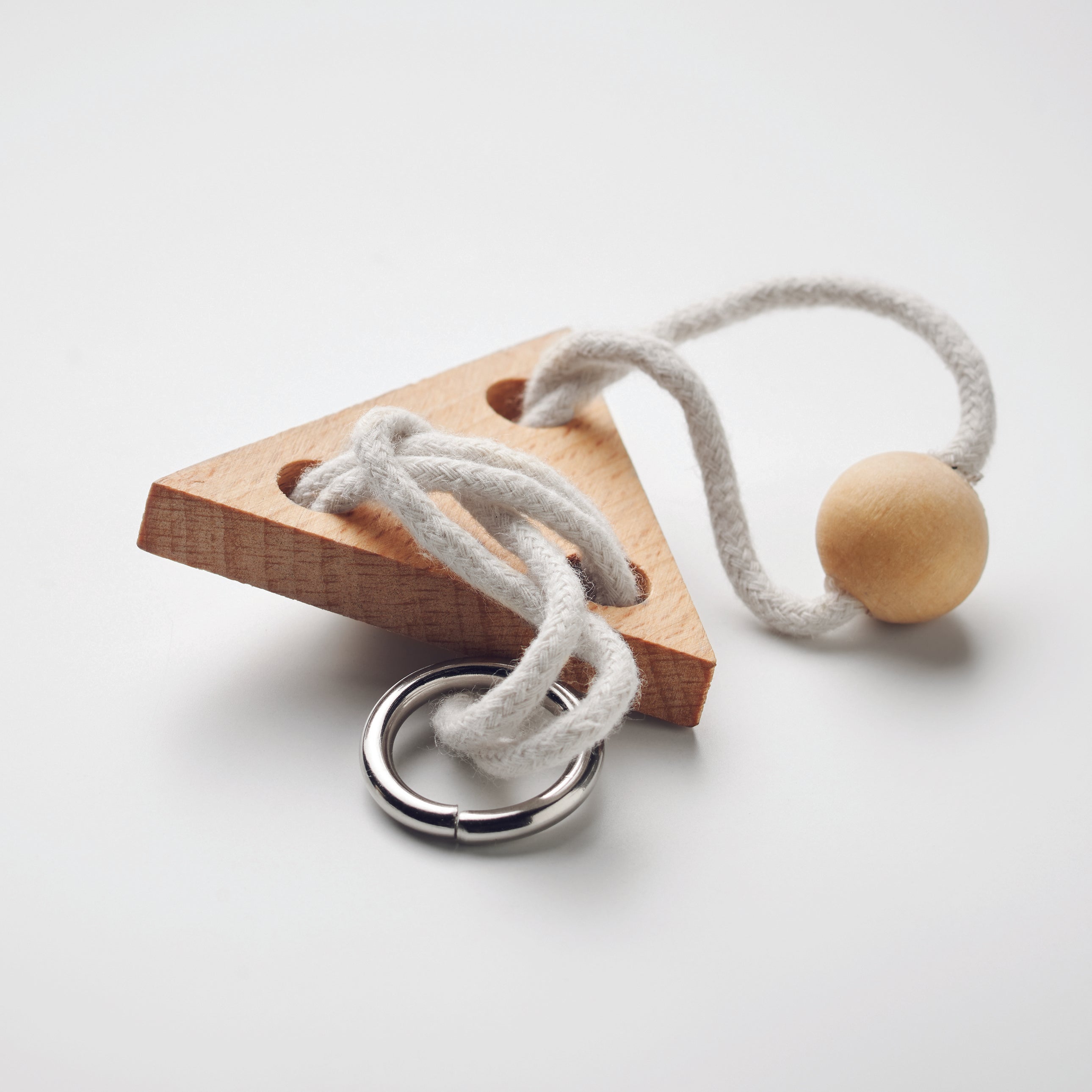 Triunghi din lemn brainteaser