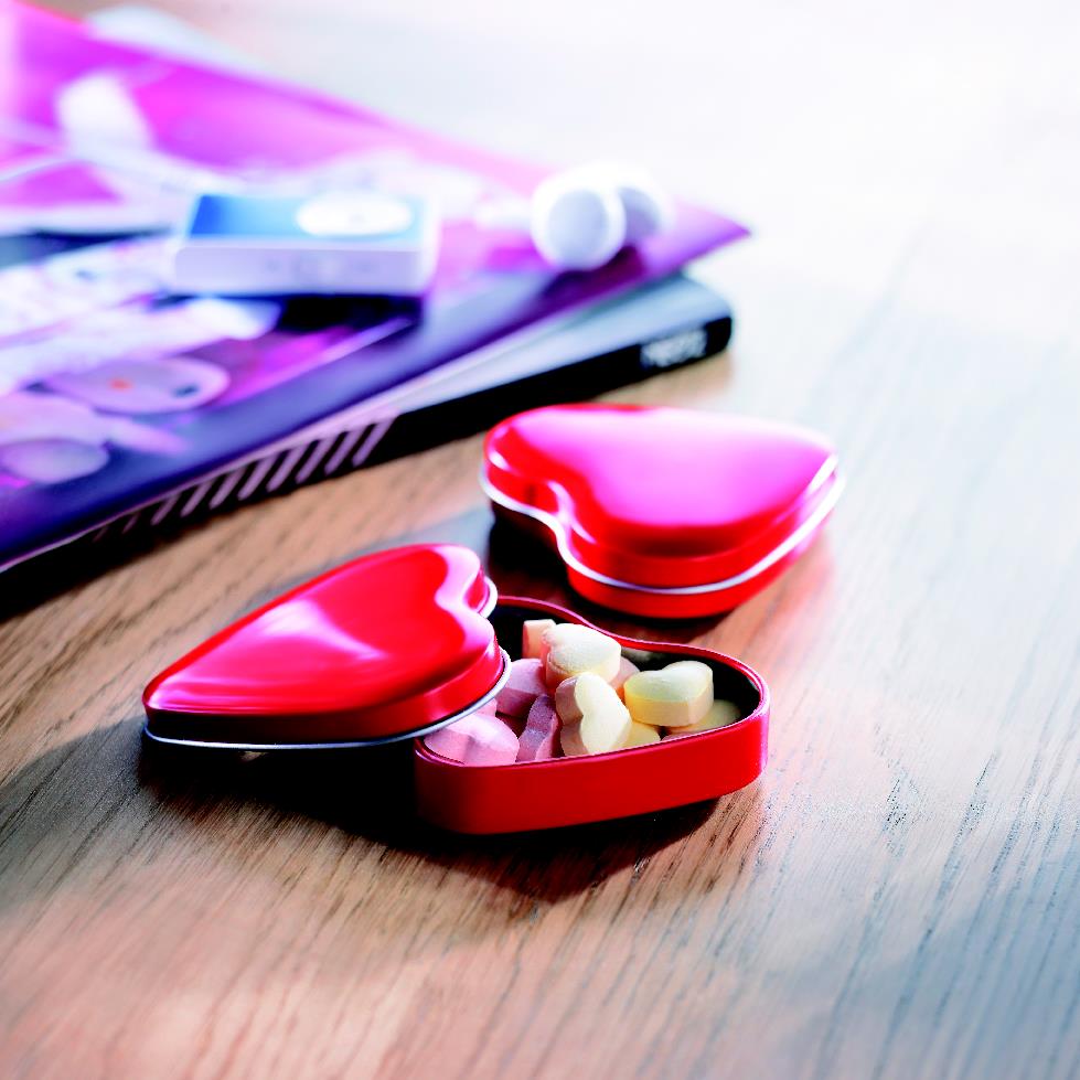 Cutie formă inimă cu bomboane