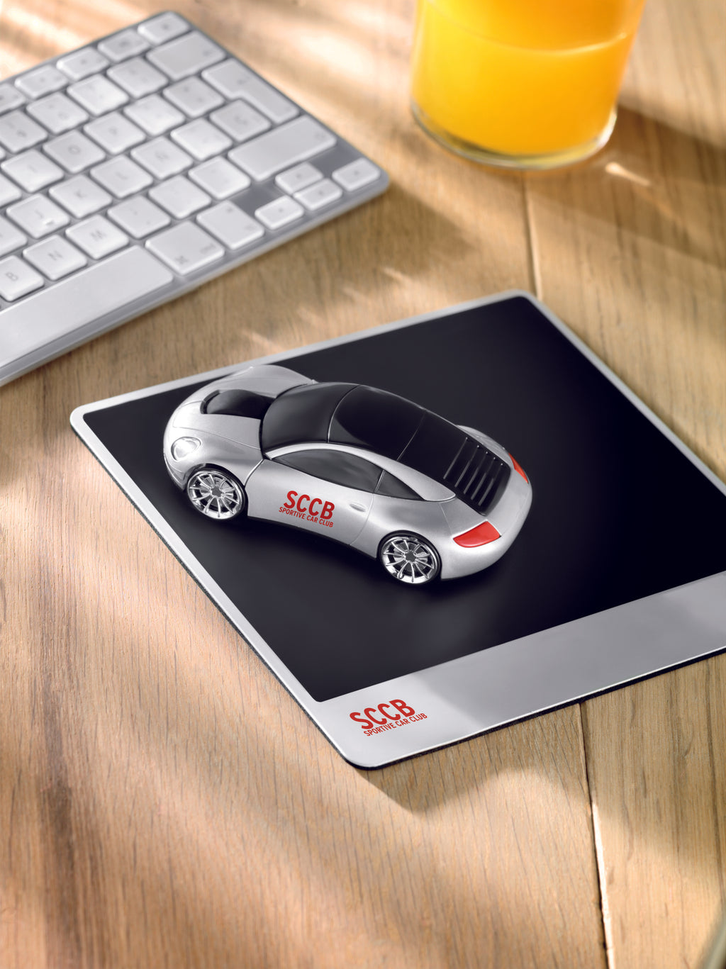 Mouse fără fir în formă mașină